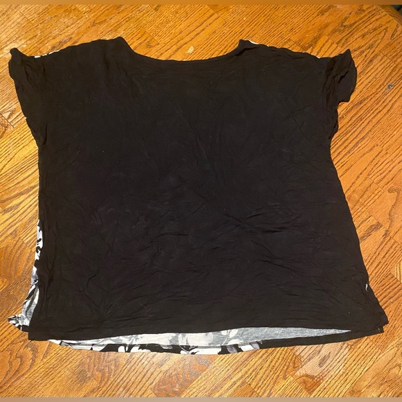 XL black and white floral top - Picture 3 of 3